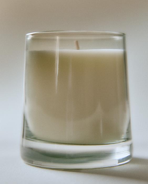 (180 G) ÉCLAT DE LYS SCENTED CANDLE