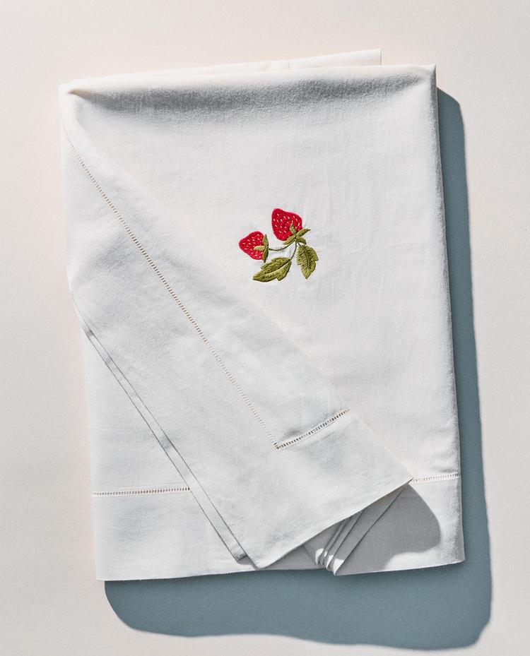 EMBROIDERED FRUIT TABLECLOTH