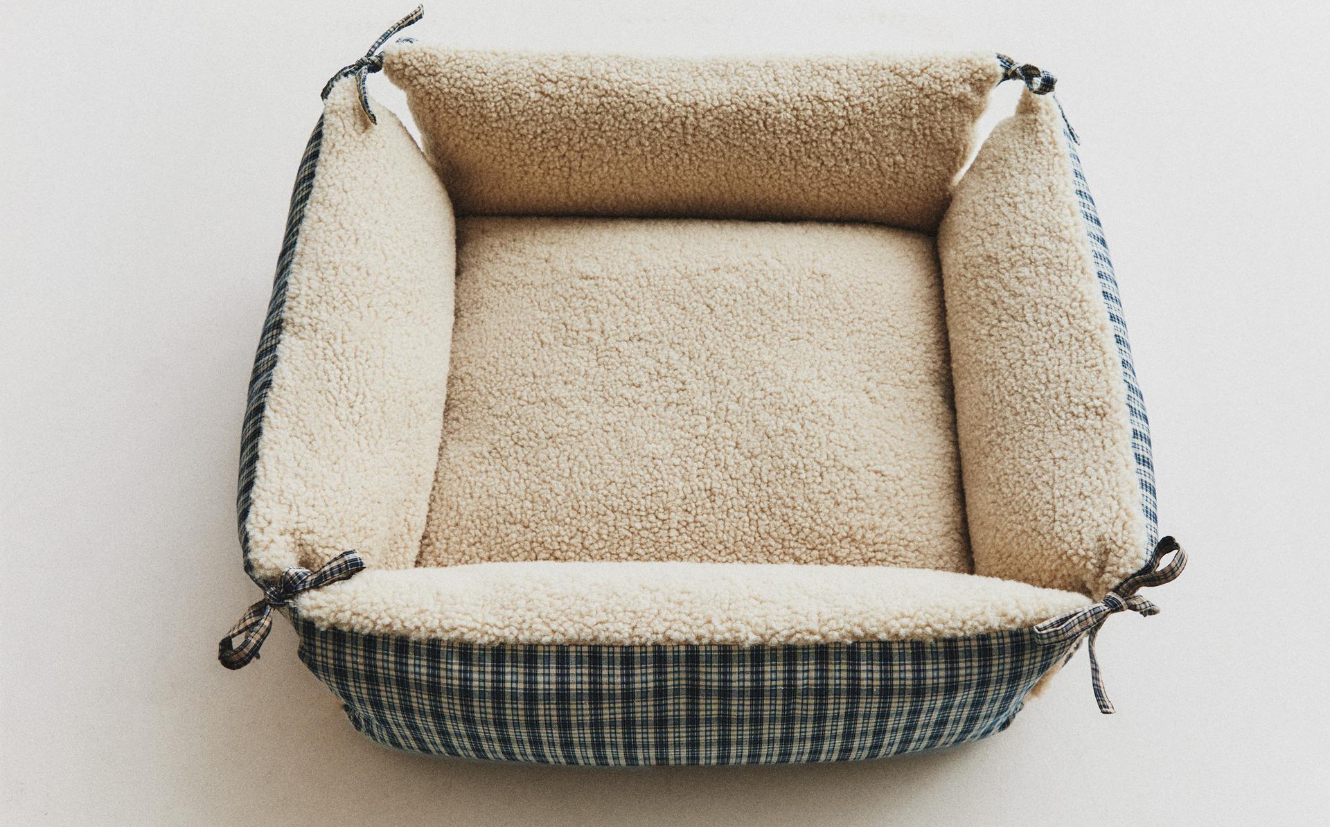 GINGHAM PET BED