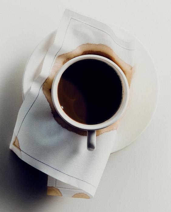 骨瓷茶杯和茶碟