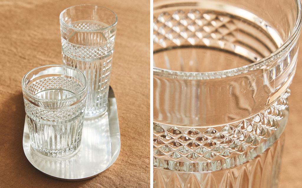TUMBLER SET WITH RAISED DESIGN