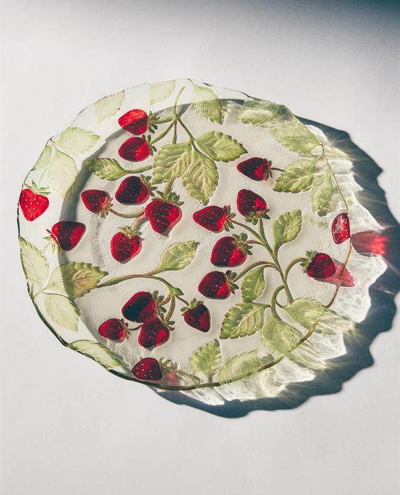 STRAWBERRY SERVICE PLATE