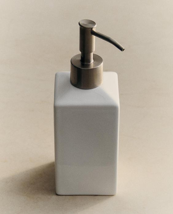 白色陶制洗手液瓶