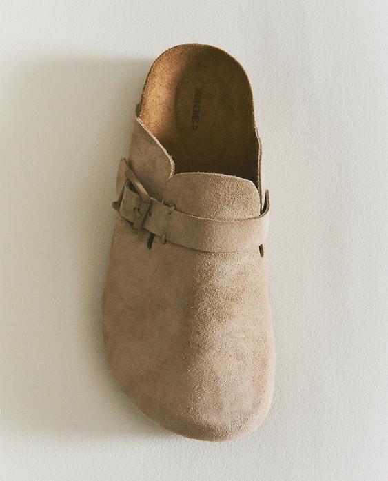LEATHER CLOGS WITH BUCKLE AND TOPSTITCHING DETAIL
