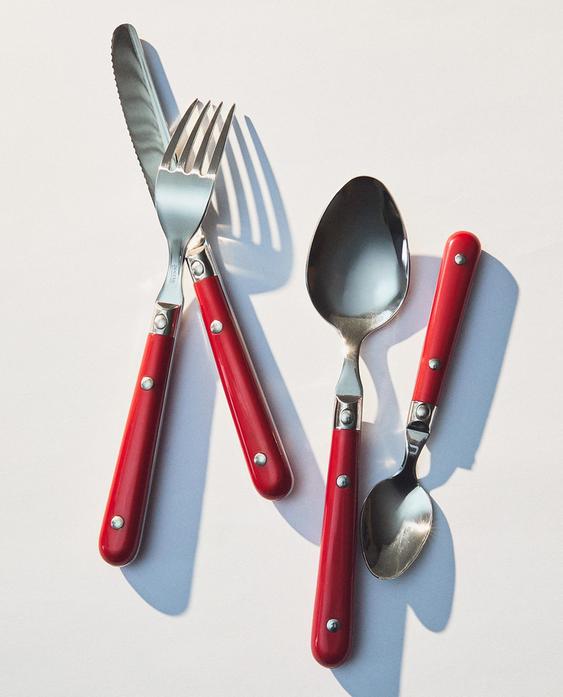 CUTLERY SET WITH RED HANDLE (SET OF 4)