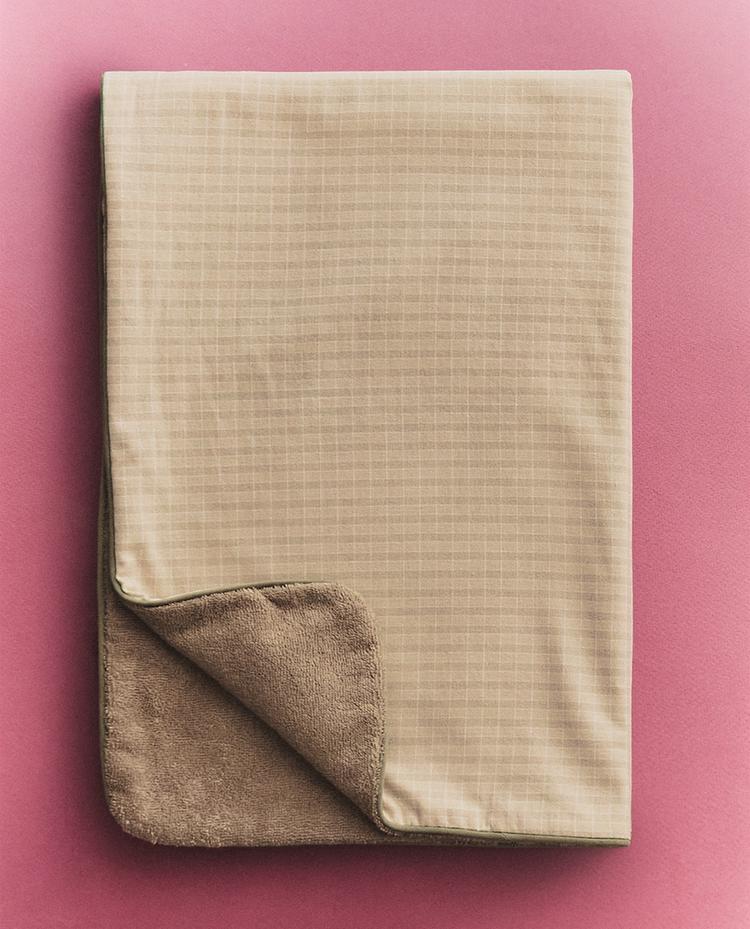 PET TOWEL WITH PIPING