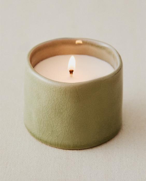 (150 G) MUSKY PETALS SCENTED CANDLE