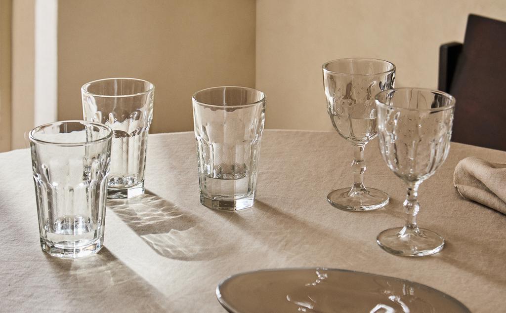 TUMBLER SET WITH RAISED FLORAL DESIGN
