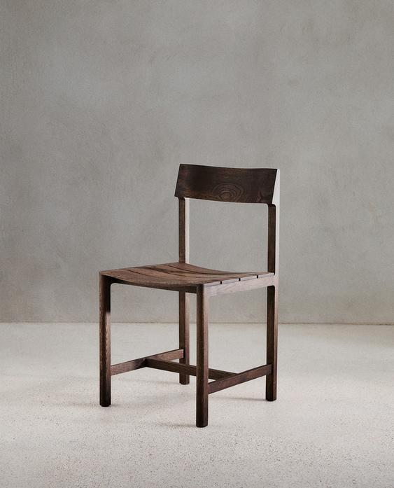 CHAIR 04
