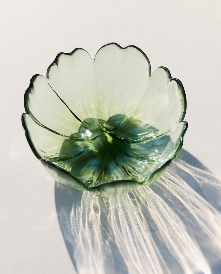 花朵形玻璃碗