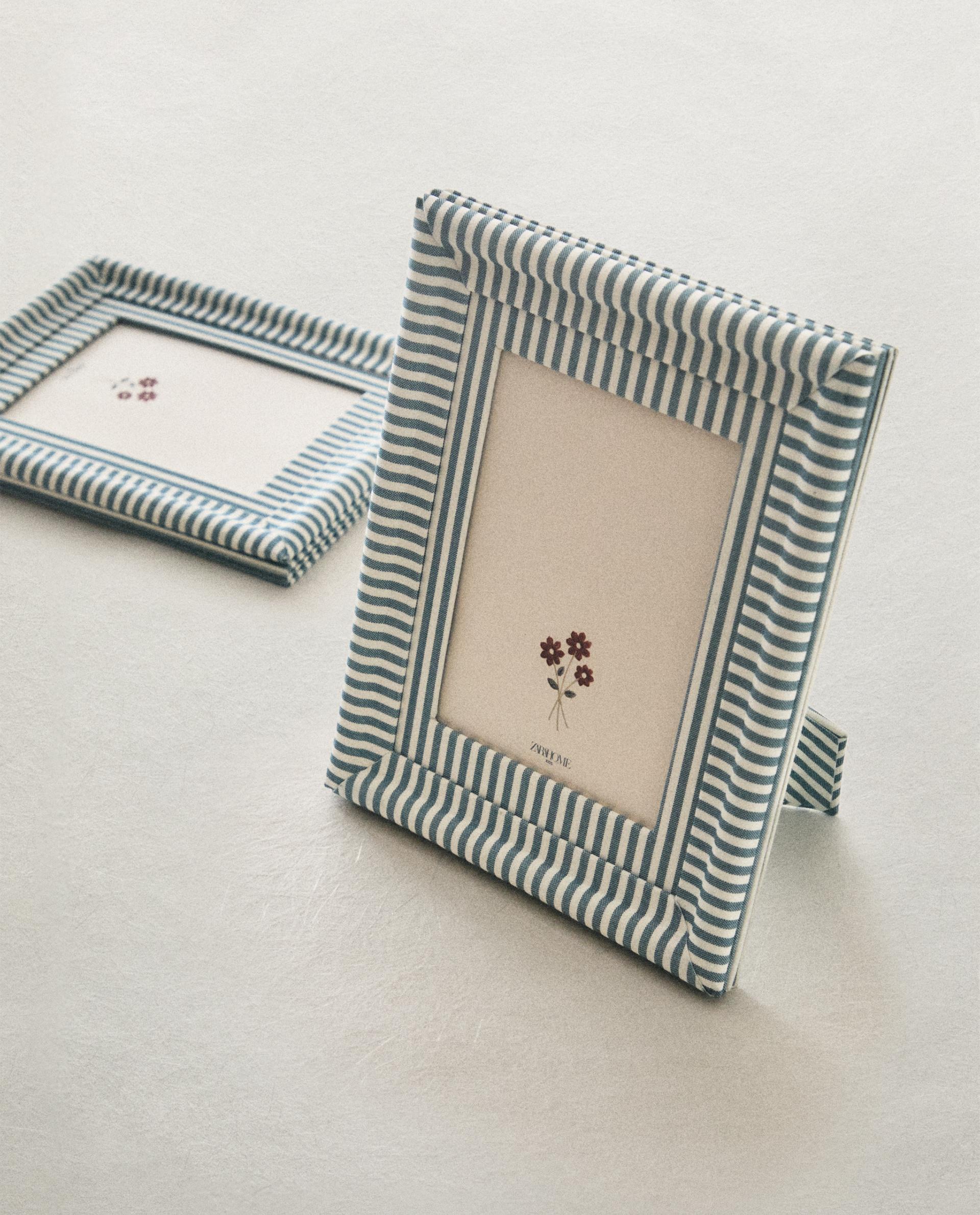 CHILDREN'S SQUARE STRIPED PHOTO FRAME
