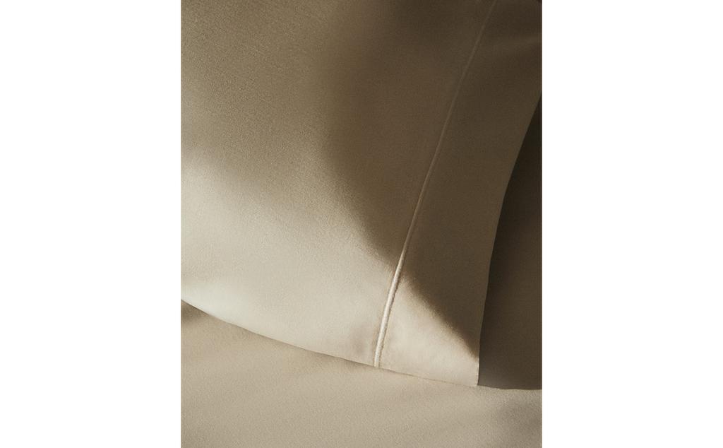 SATEEN PILLOWCASE WITH TRIM (300 THREAD COUNT)