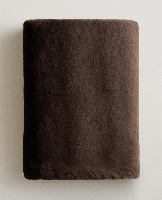 FAUX FUR THROW