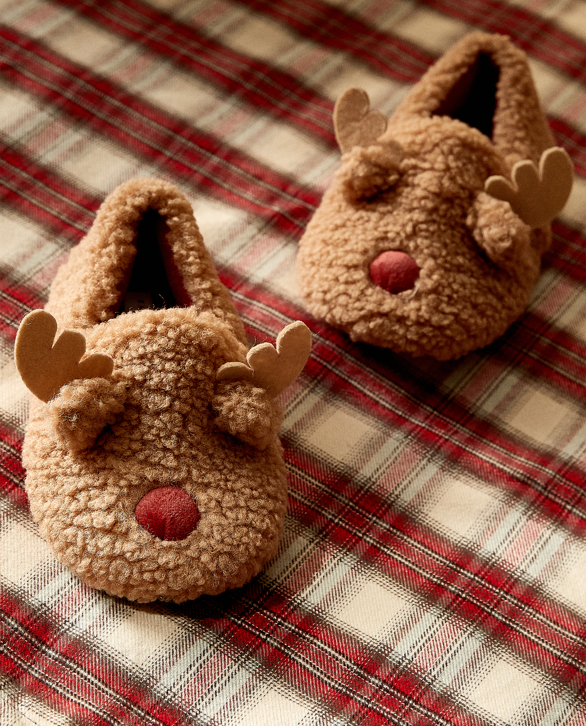 kids reindeer slippers