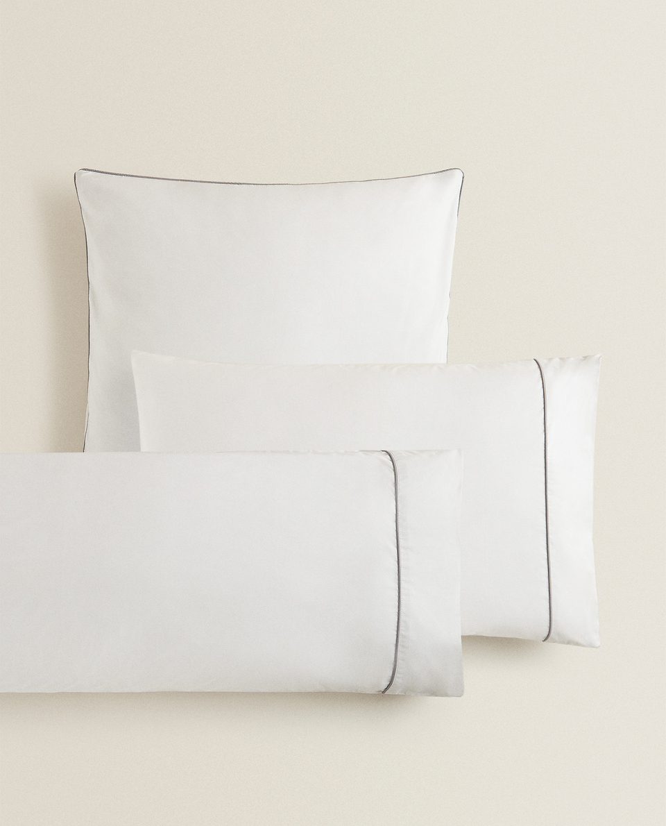 PILLOWCASE WITH CONTRASTING PIPING