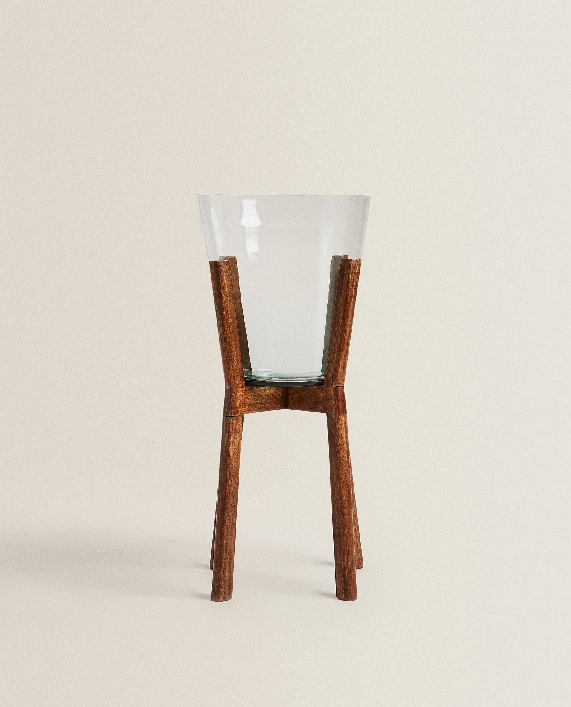 木制和玻璃花盆 围兜和包款 用餐时间 儿童 Zara Home 木制和玻璃花盆 围兜和包款 用餐时间 儿童 Zara Home