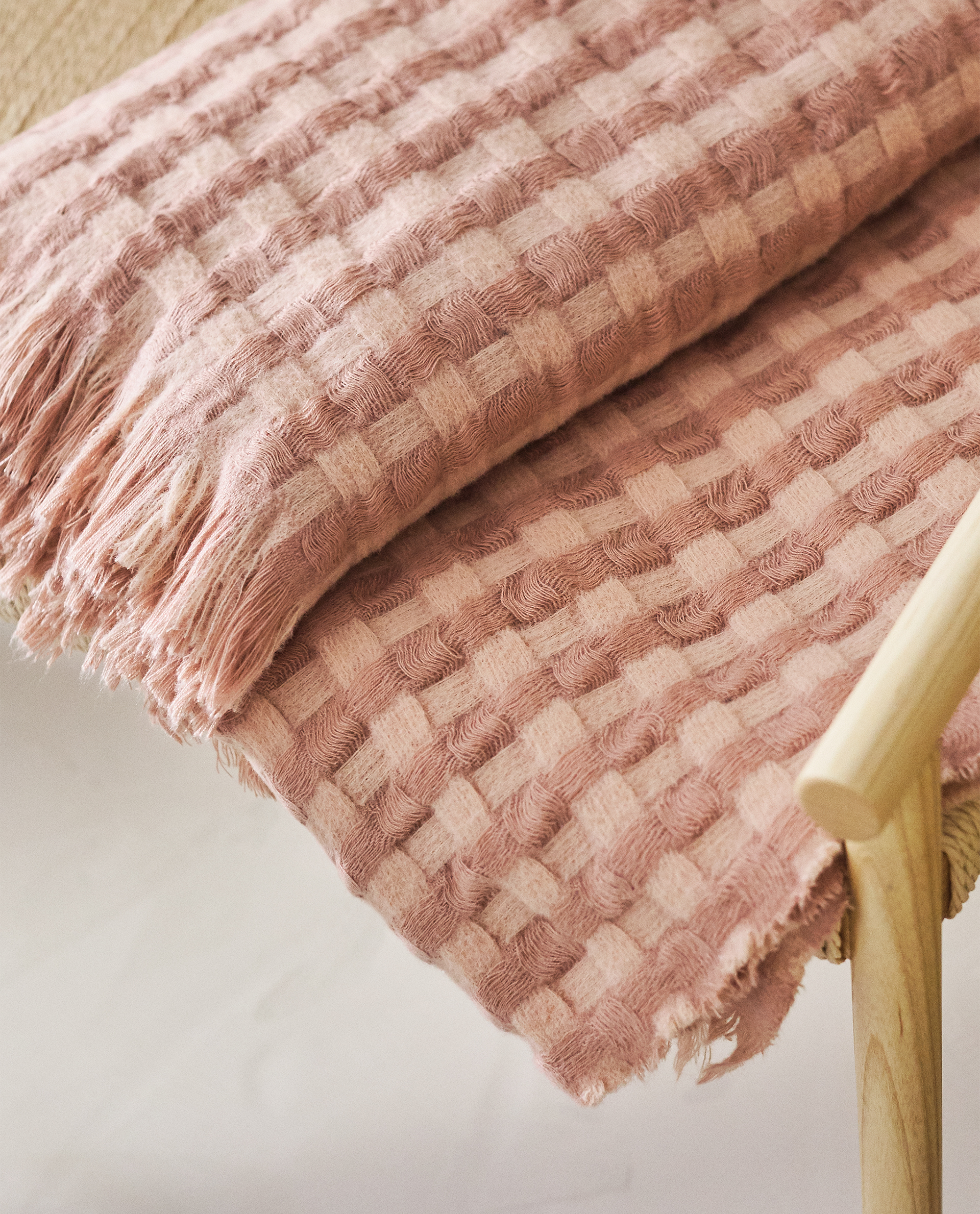 Waffle Knit Effect Blanket Decor Furniture And Decoration Kids New Aw21 Collection Zara Home Waffle Knit Effect Blanket Decor Furniture And Decoration Kids New Aw21 Collection Zara Home