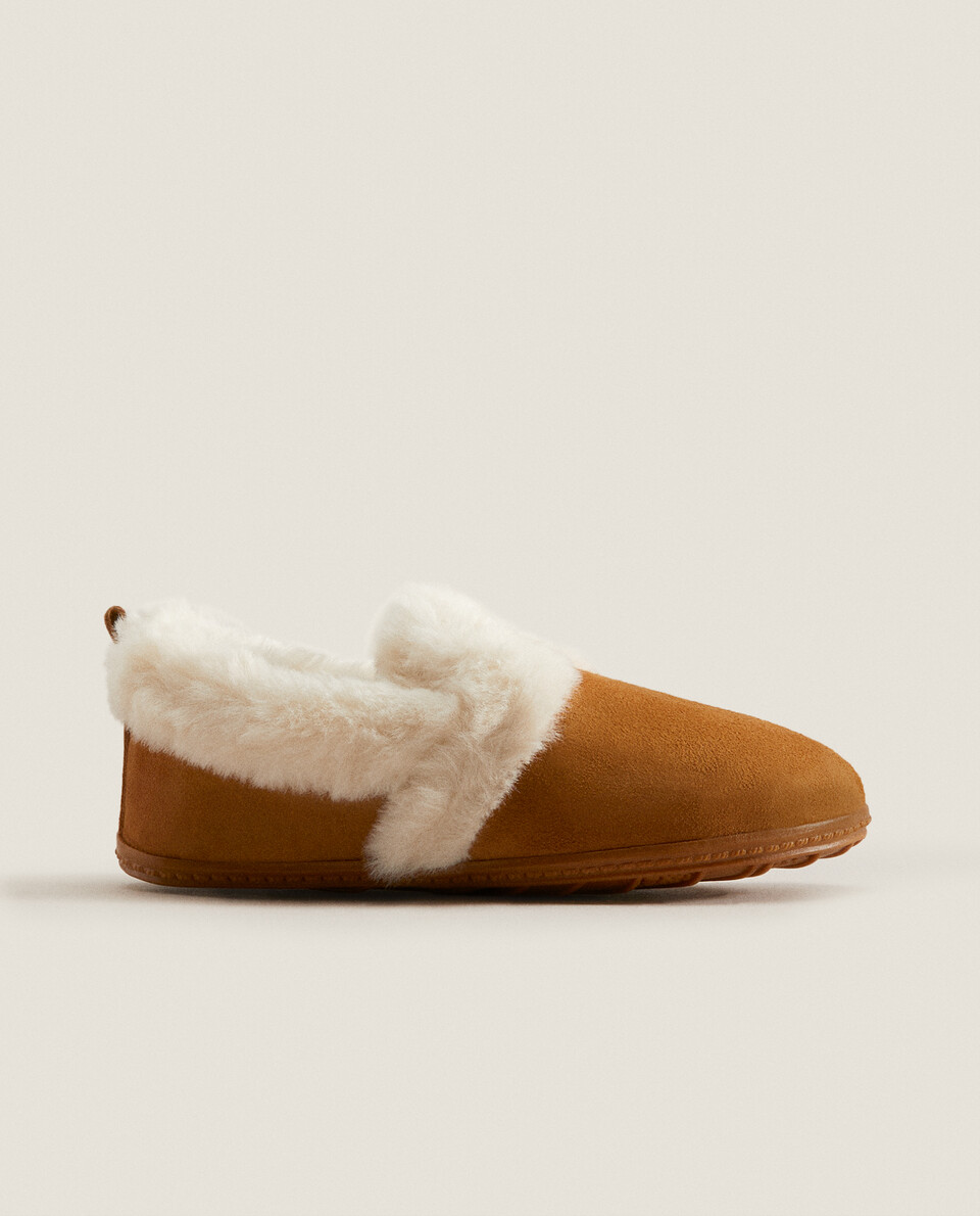 Leather slippers with faux fur detail