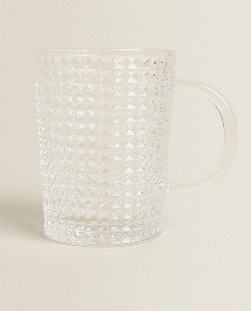 GLASS CUP WITH RAISED DESIGN