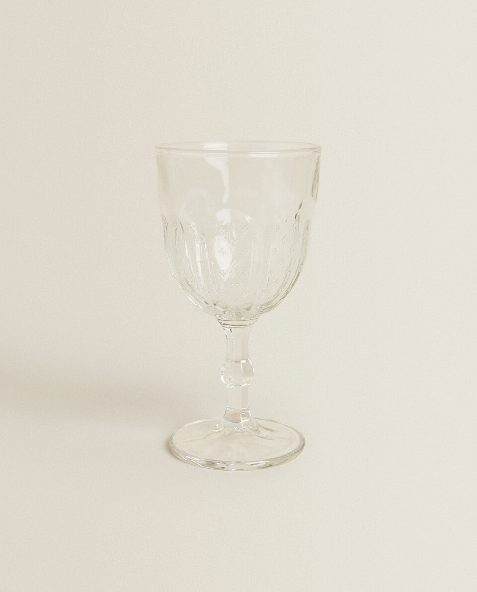 浮雕设计葡萄酒杯