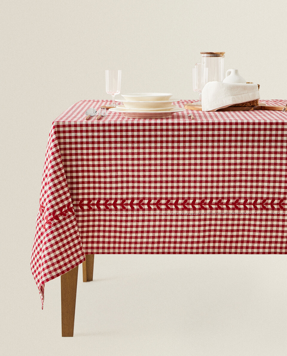 CHECKED AND EMBROIDERED TABLECLOTH