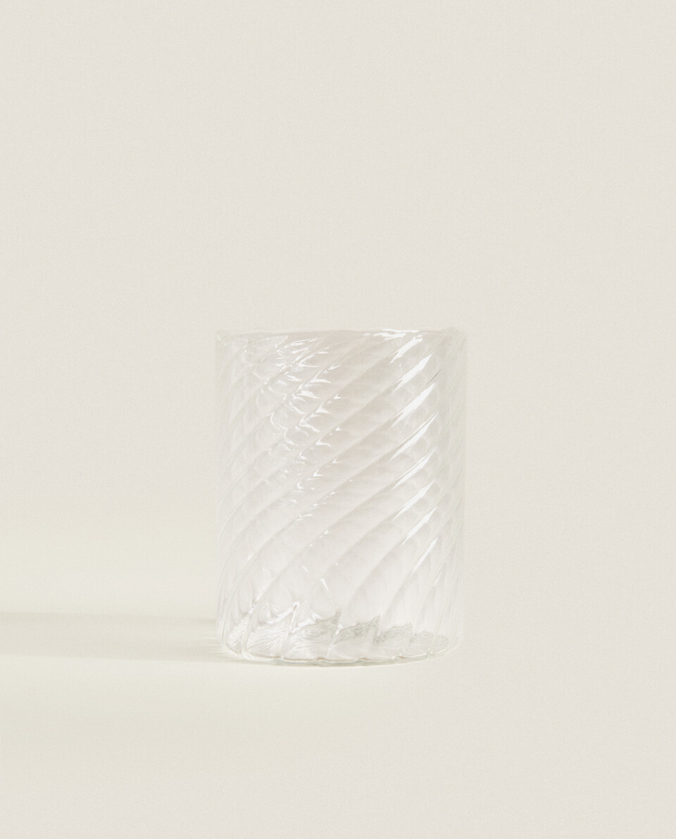 BOROSILICATE GLASS TUMBLER WITH GEOMETRIC SHAPES