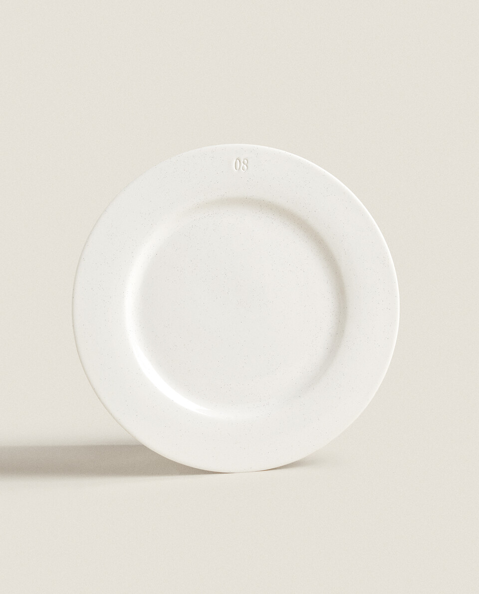 PORCELAIN DINNER PLATE WITH NUMBER DETAIL