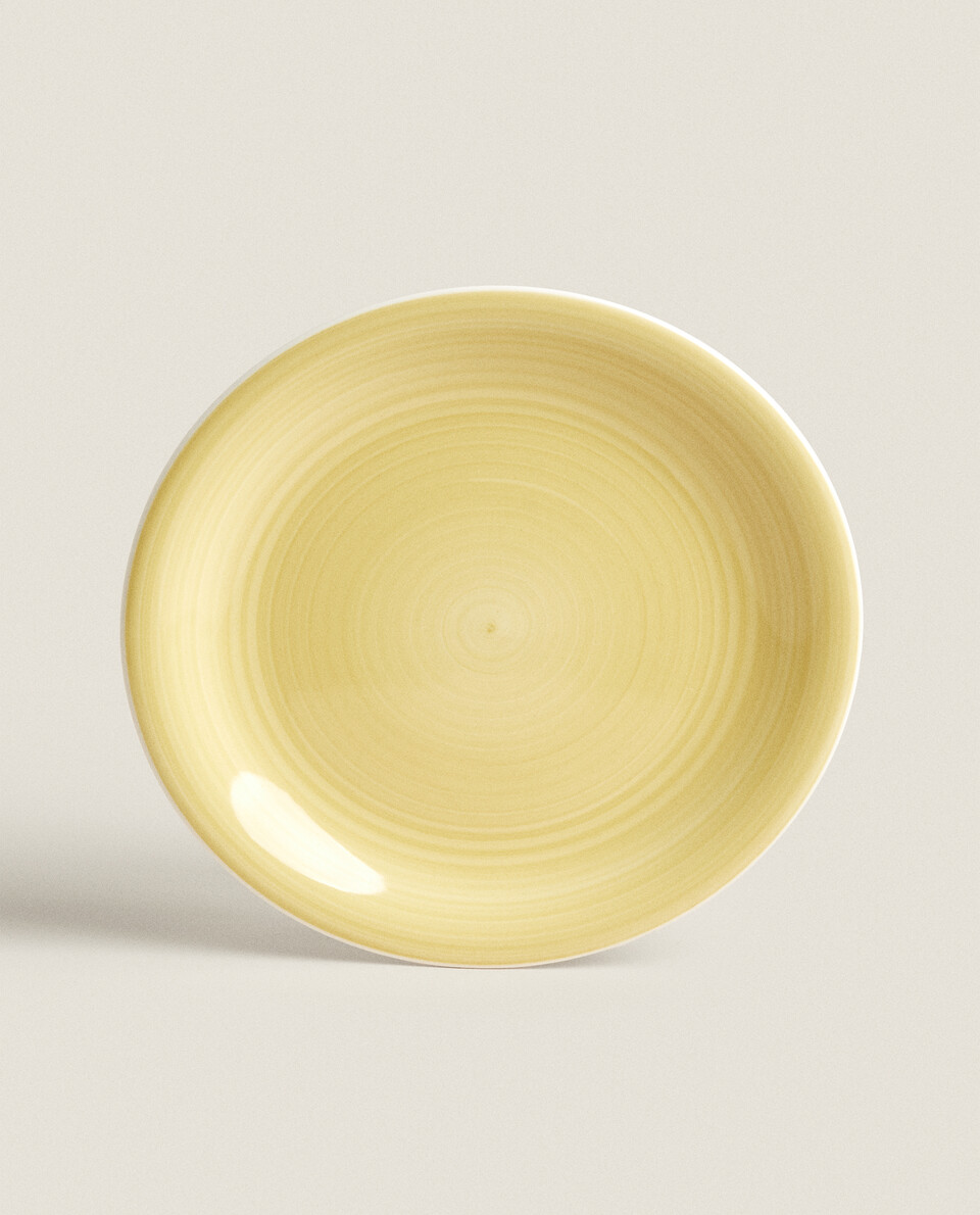 EARTHENWARE DINNER PLATE WITH SPIRAL DESIGN