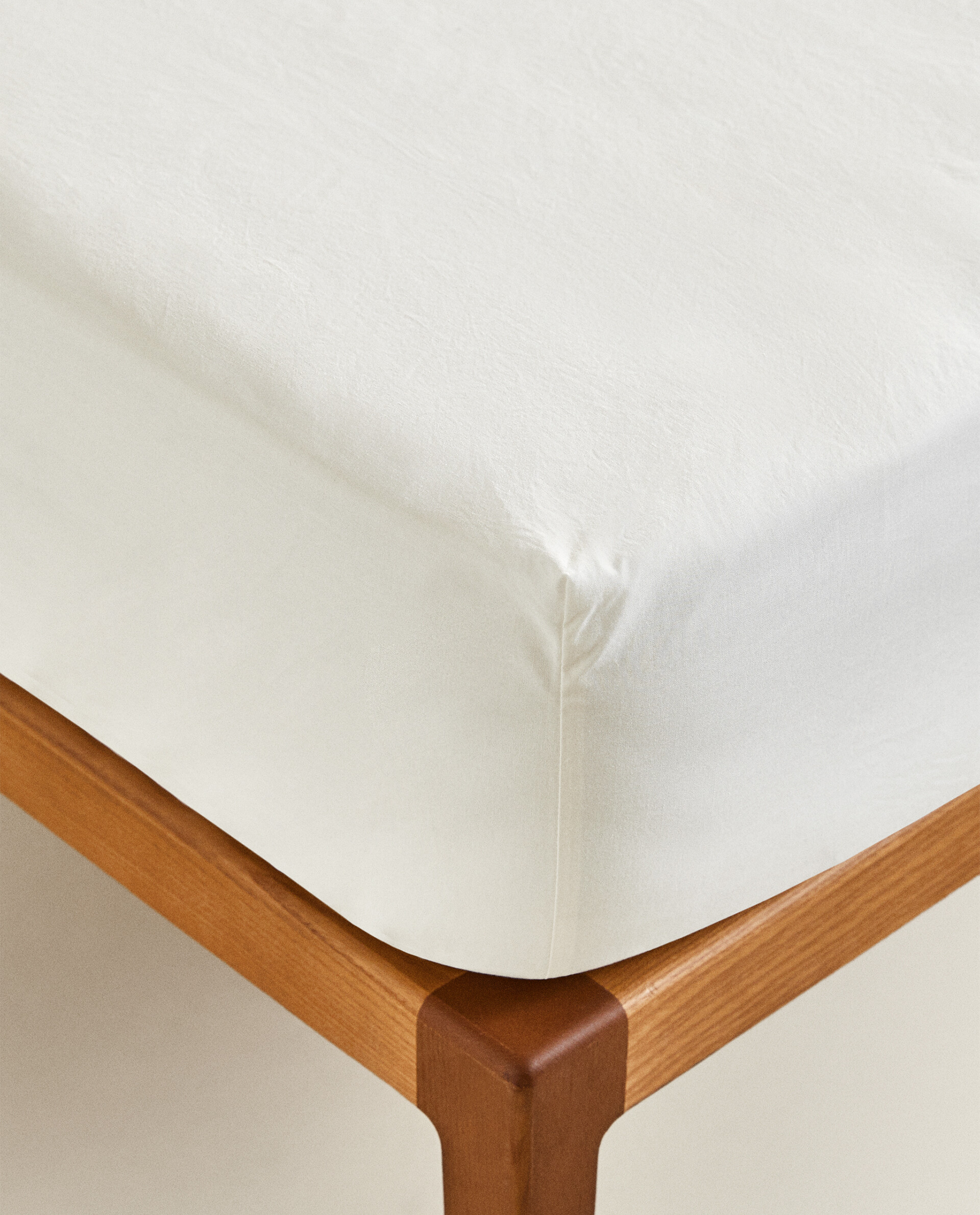 PLAIN FITTED SHEET - | Zara Home