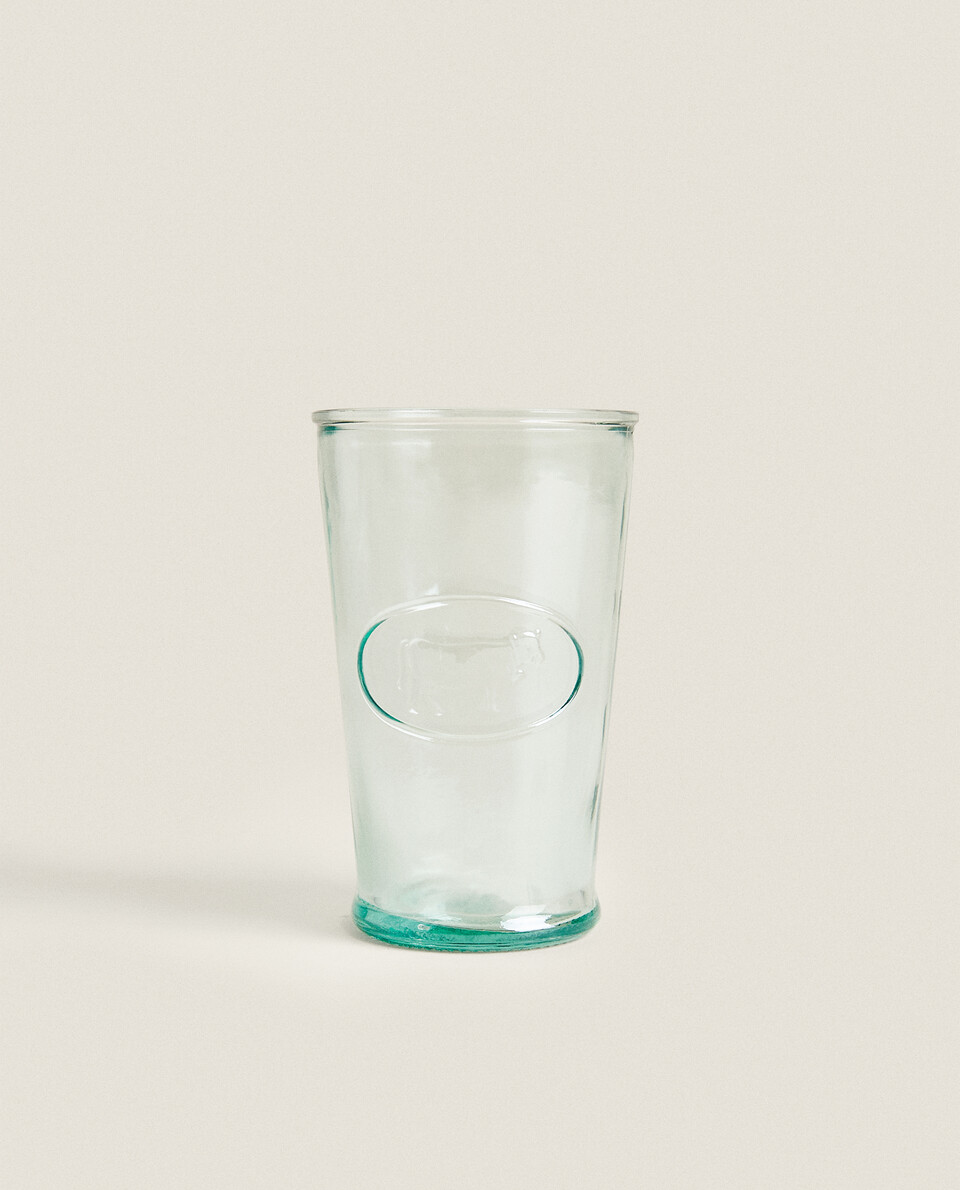 GLASS TUMBLER WITH RAISED DESIGN