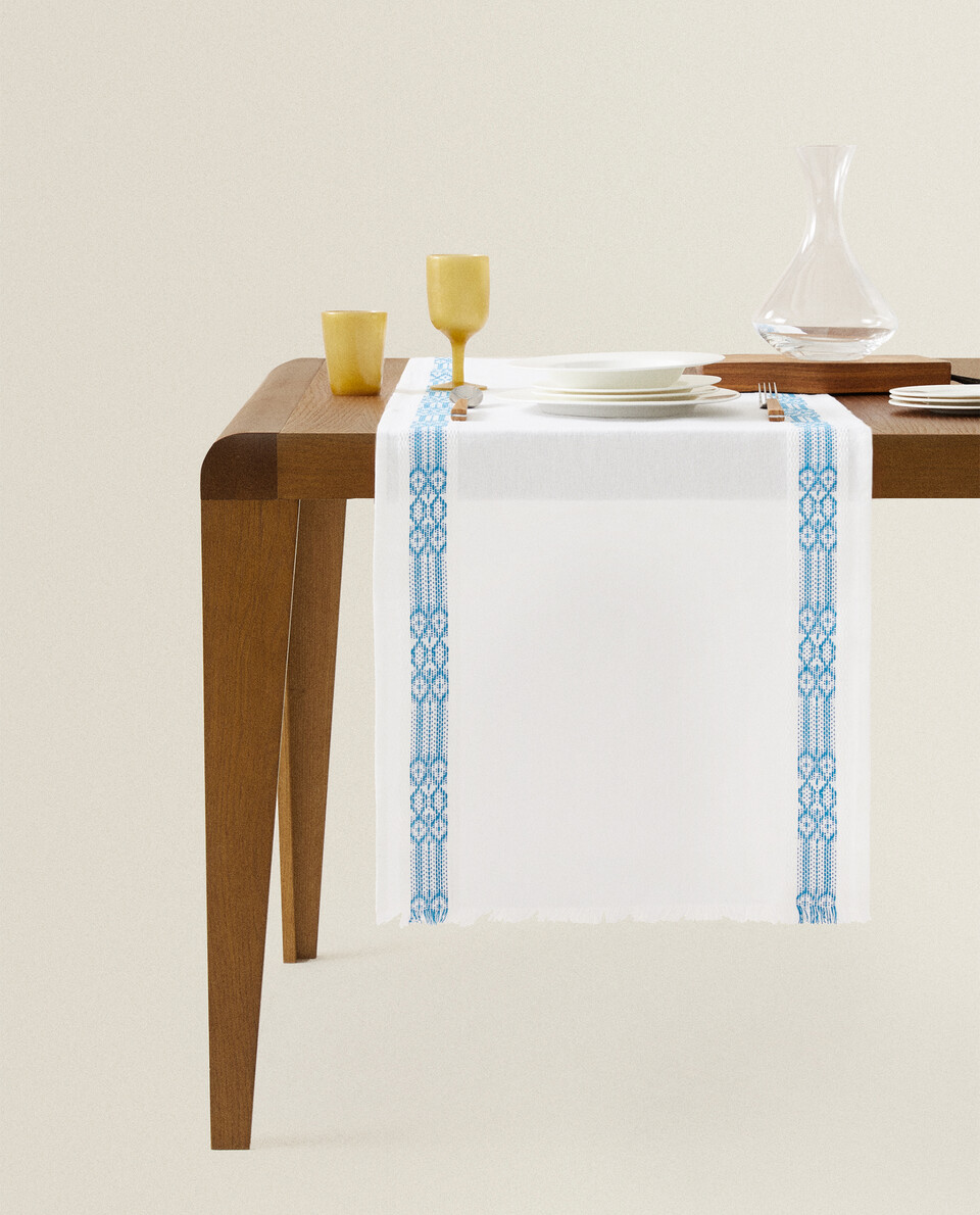 TABLE RUNNER WITH BORDER