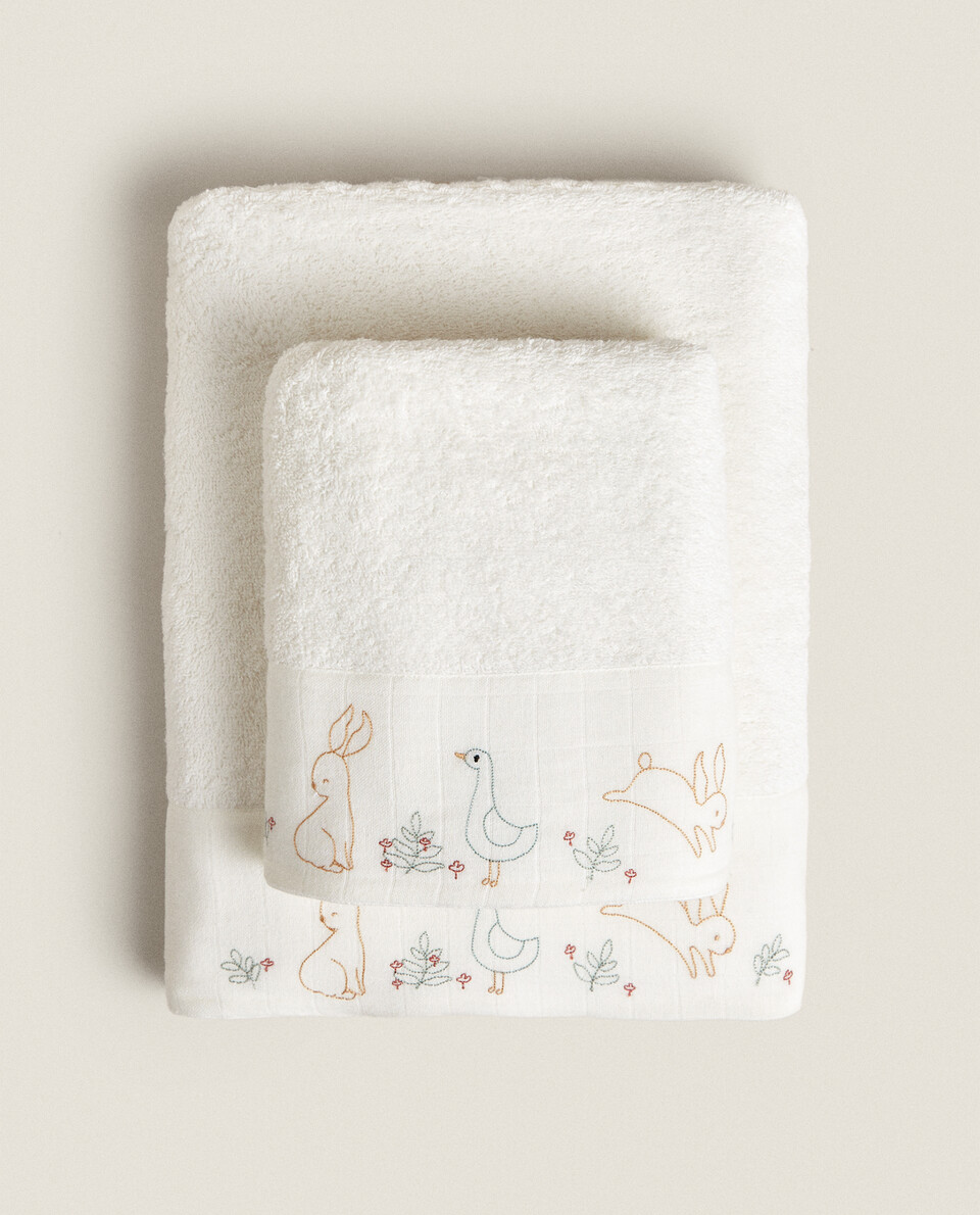TOWEL WITH ANIMAL EMBROIDERY