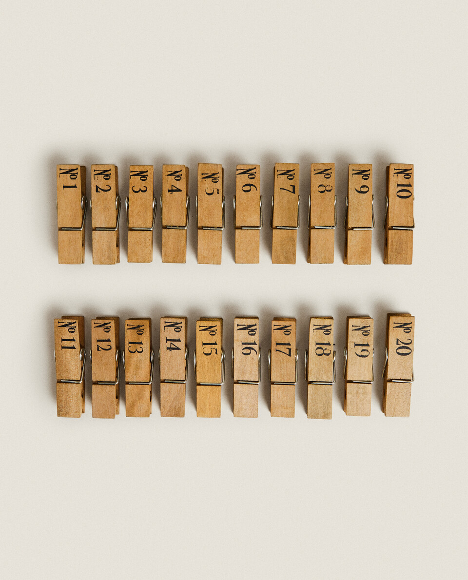 SET OF 20 WOODEN CLOTHES PEGS