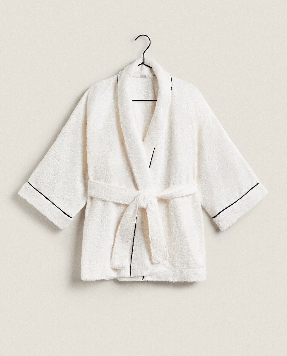 SHORT DRESSING GOWN WITH CONTRAST PIPING