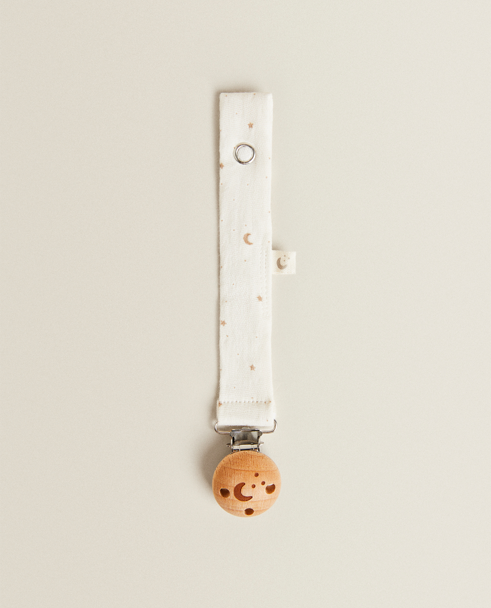 WOODEN SOOTHER CLIP WITH MUSLIN RIBBON