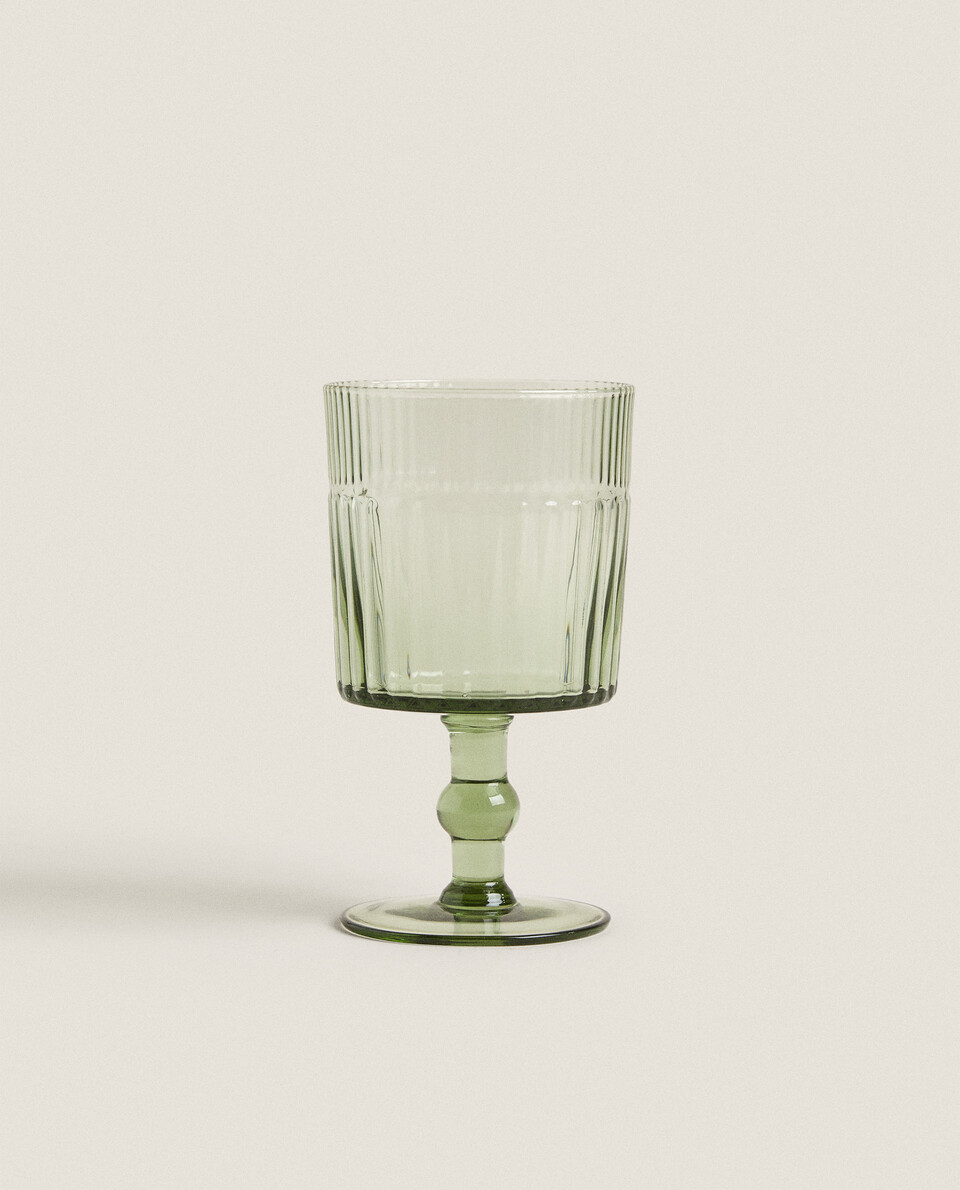浮雕线条玻璃葡萄酒杯