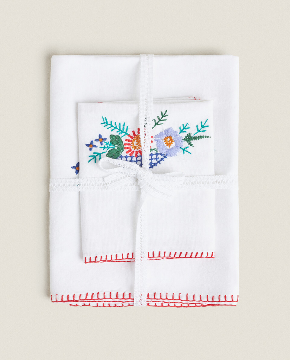 TOWEL WITH FLORAL EMBROIDERY (PACK OF 2)
