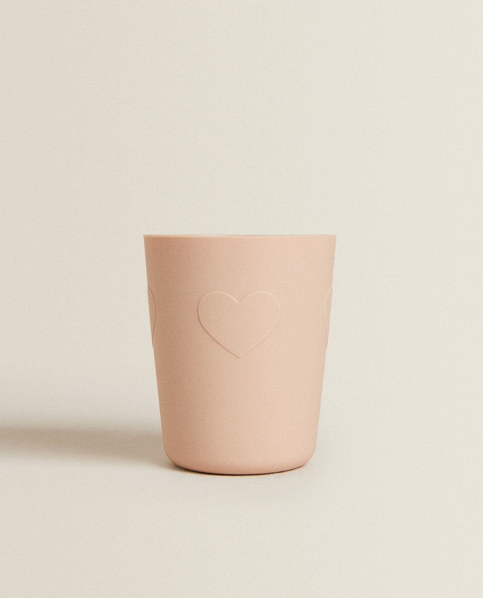 SILICONE TUMBLER WITH HEARTS