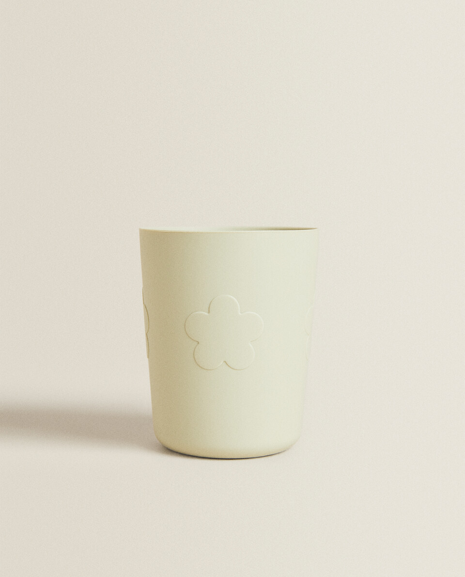 SILICONE TUMBLER WITH FLOWER DETAIL