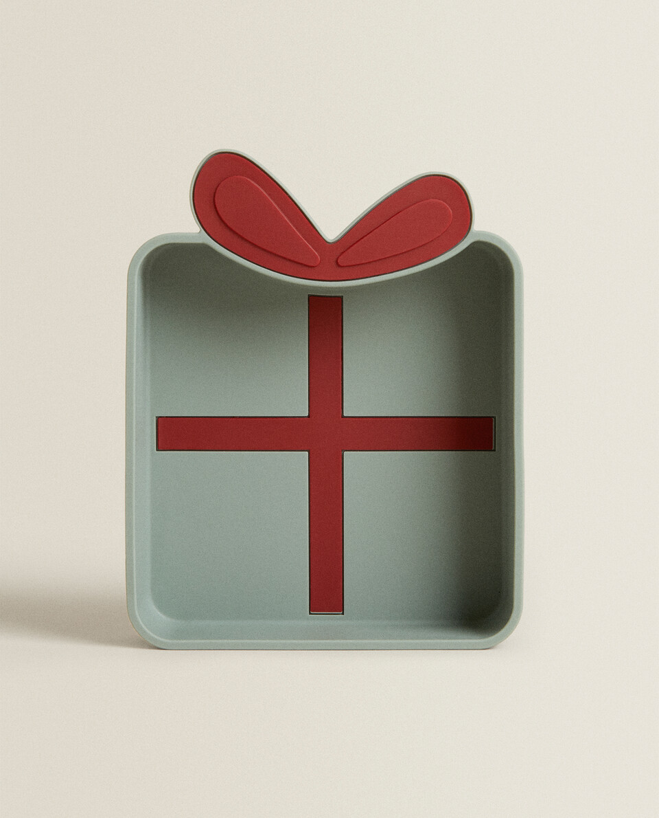 GIFT-SHAPED SILICONE PLATE