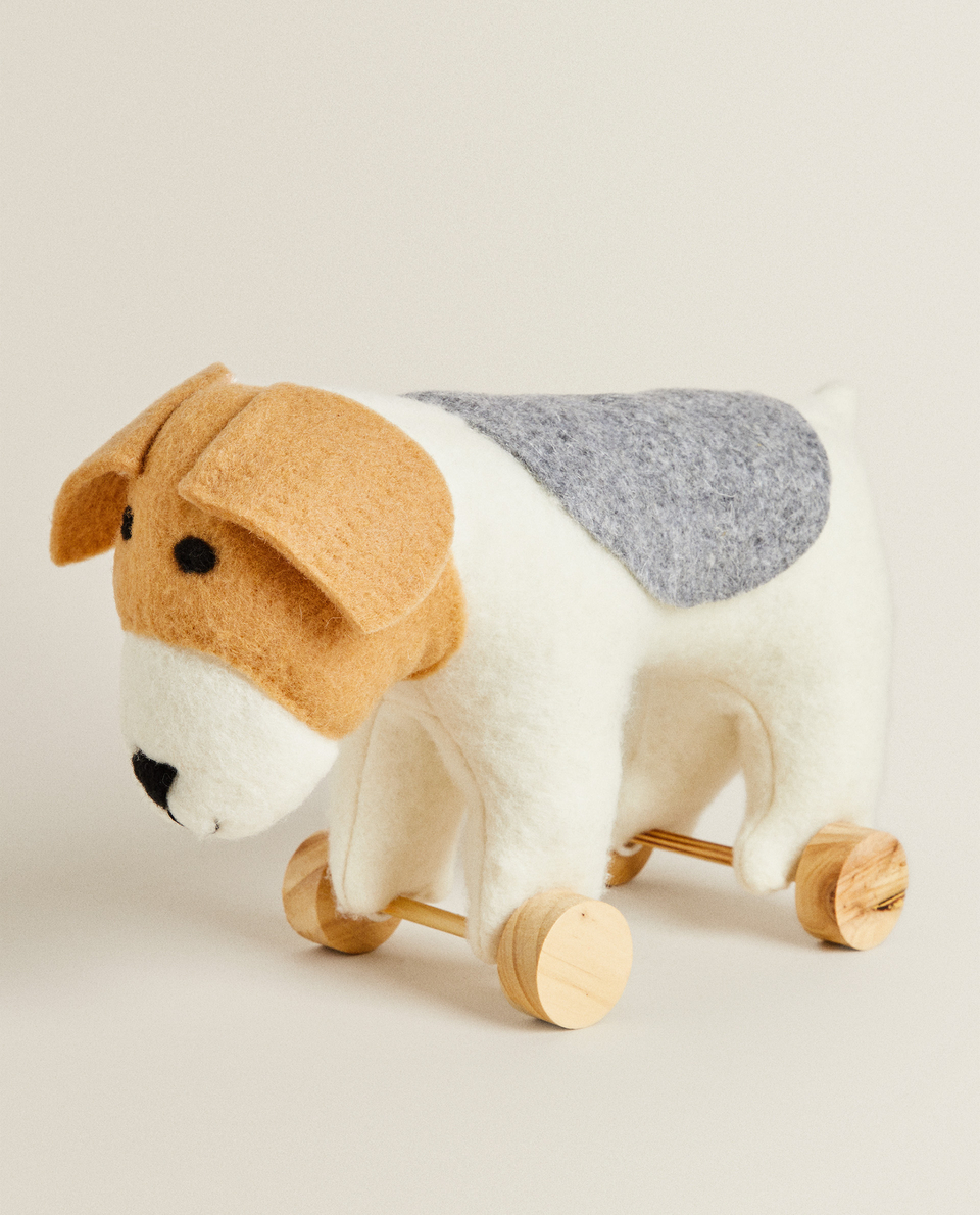 DOG SOFT TOY WITH WHEELS