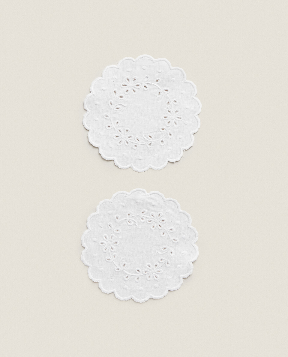 EMBROIDERED COASTERS (PACK OF 4)