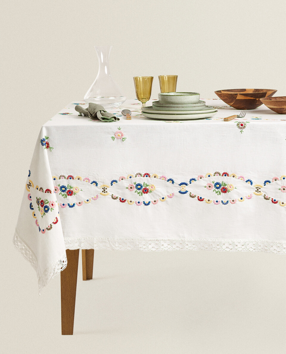 LINEN BLEND TABLECLOTH WITH COLOURFUL EMBROIDERY