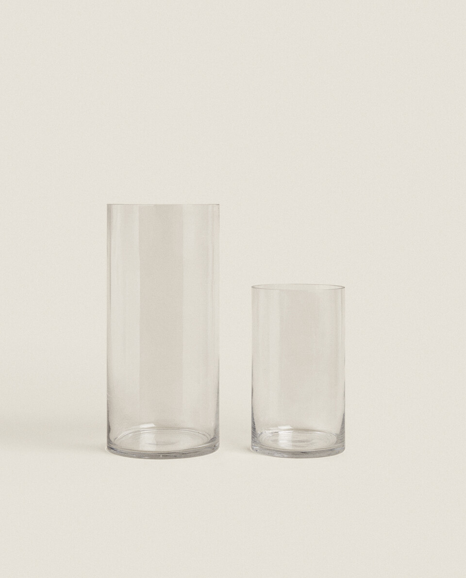 透明玻璃花瓶。