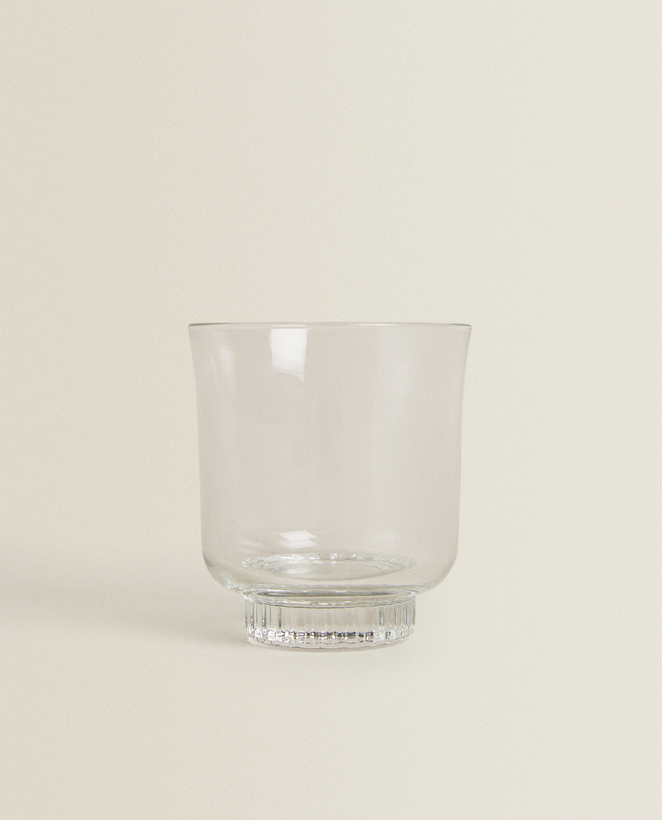 WATER GLASS WITH ELEVATED BASE