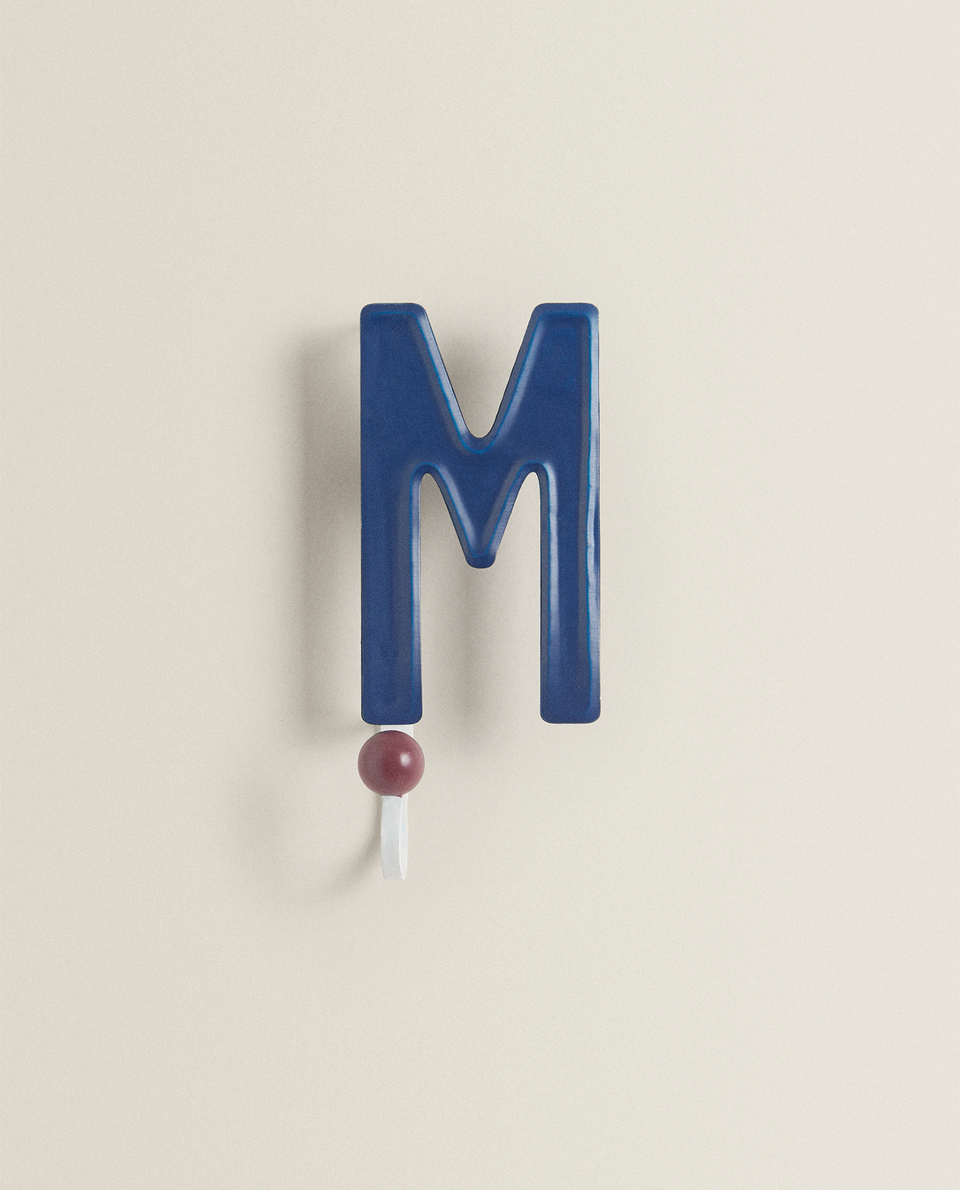 金属字母 M 挂钩