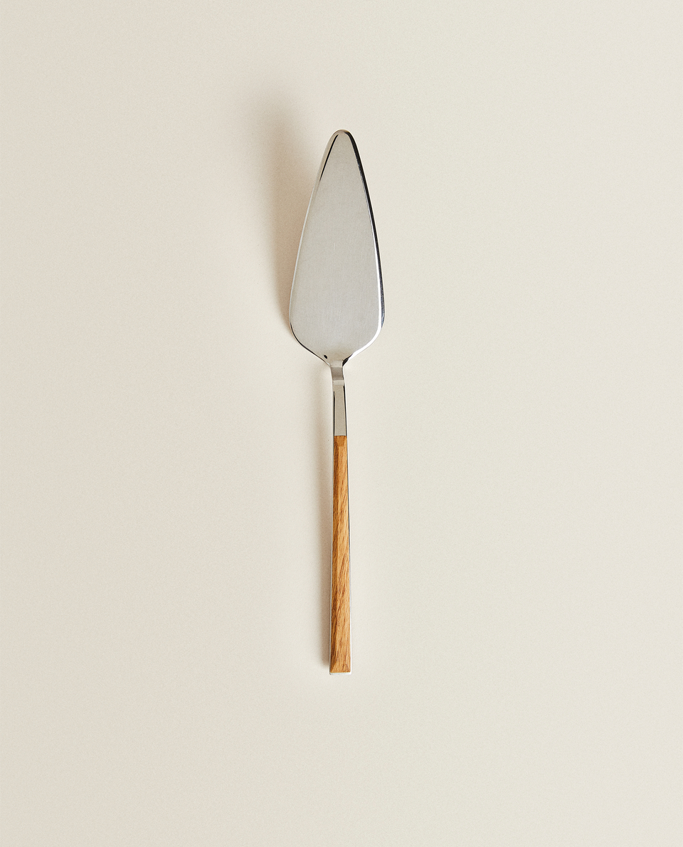 SERVING SLICE WITH WOOD-EFFECT HANDLE