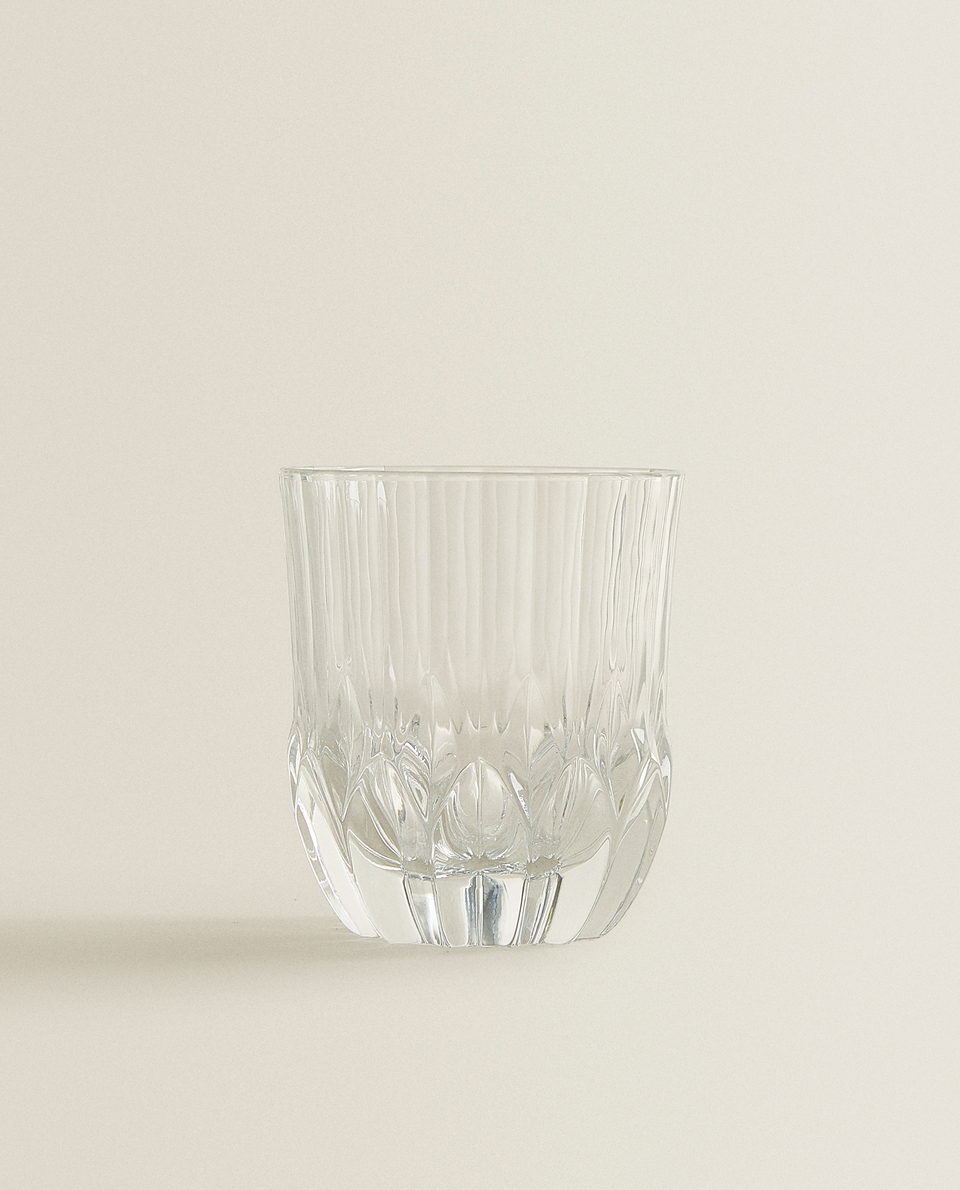 雕刻晶状玻璃杯