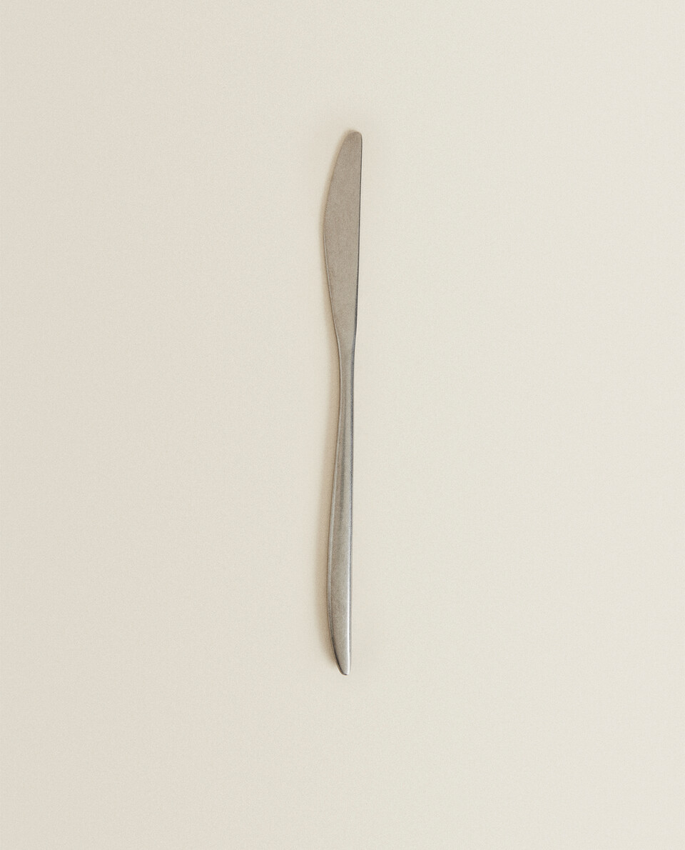 PLAIN DESIGN KNIFE WITH THIN HANDLE