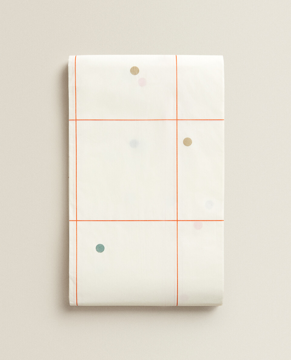 DOTTED PAPER TABLECLOTH